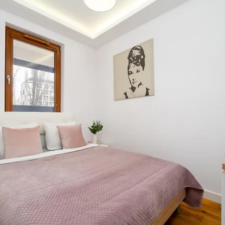 Urban Chic - Large & Stylish, Metro Nearby Grzybowska 85-220 Apartmán *