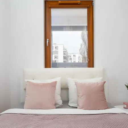 Urban Chic - Large & Stylish, Metro Nearby Grzybowska 85-220 * Varsó