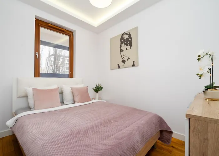 Urban Chic - Large & Stylish, Metro Nearby Grzybowska 85-220 アパート *