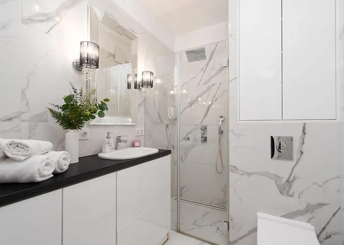 Urban Chic - Large & Stylish, Metro Nearby Grzybowska 85-220 アパート *